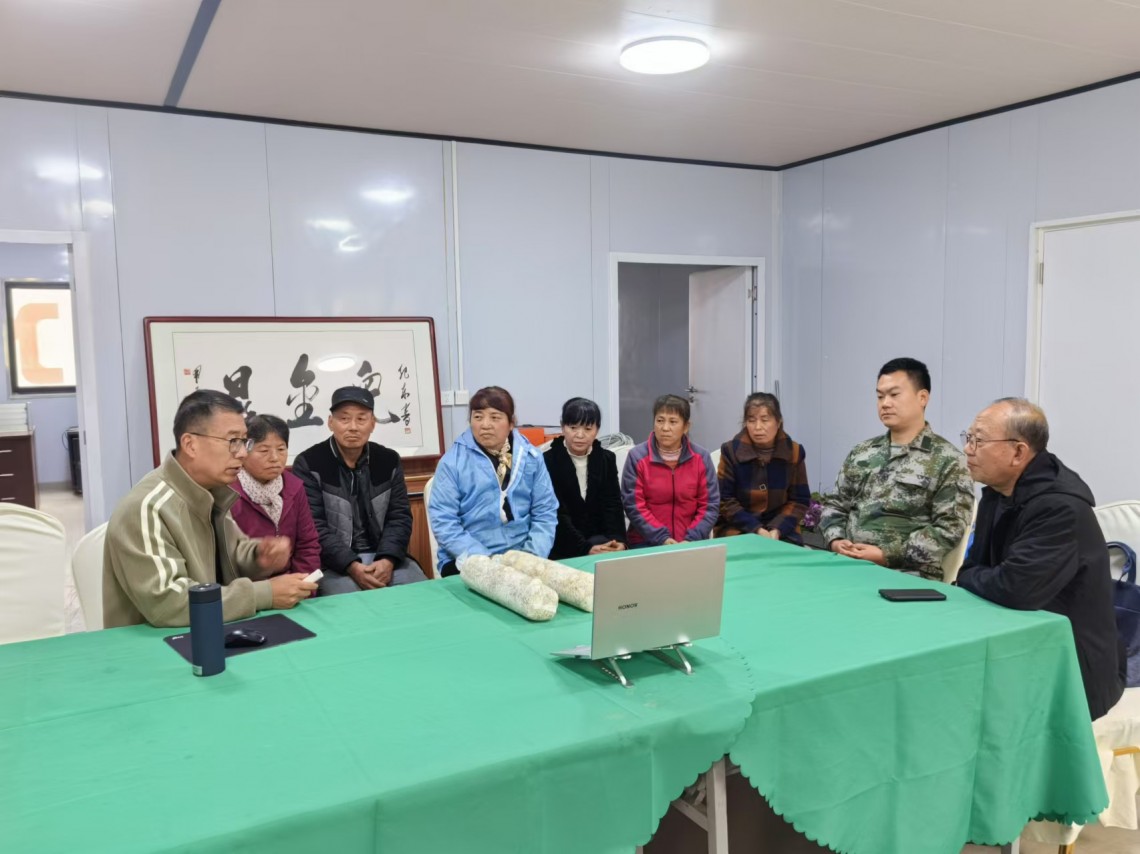 市农学会赴上川村金耳产业园面向员工开展金耳技术零距离交流...